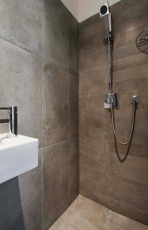 Combined shower/tub, hair dryer, towels, soap