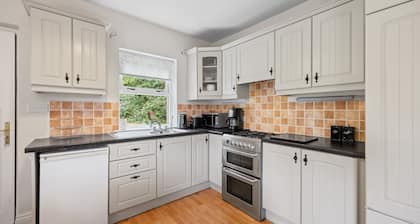 Mountshannon: Cottage with Massage Treatments at Mountshannon in East Clare