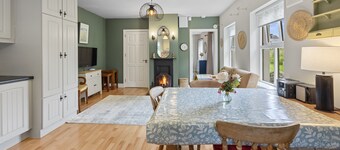 Mountshannon: Cottage with Massage Treatments at Mountshannon in East Clare