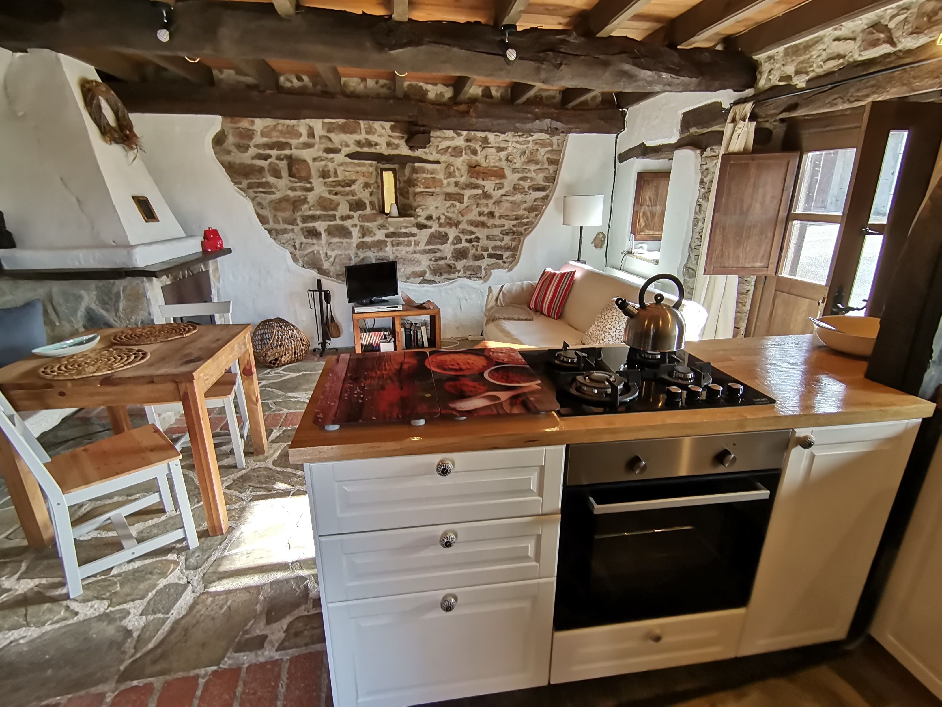 Fridge, microwave, coffee/tea maker, toaster