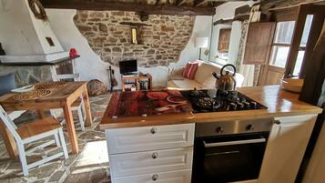 Fridge, microwave, coffee/tea maker, toaster