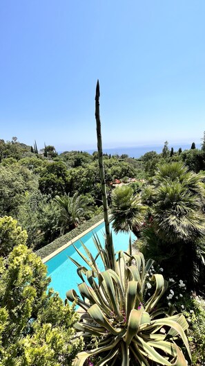 Outdoor pool, a heated pool - House / Villa - Le Rayol-Canadel (Rayol-Canadel-Sur-Mer)