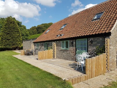 Dog friendly beautiful 1 bed barn conversion in country setting