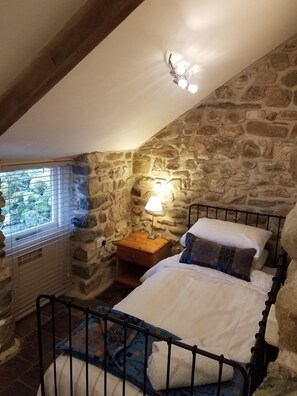 5 bedrooms, Egyptian cotton sheets, iron/ironing board, travel cot