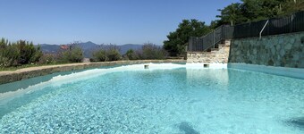 PODERE BEATRICE 20P, with large pool, free WI-FI, BBQ, near Cinque Terre