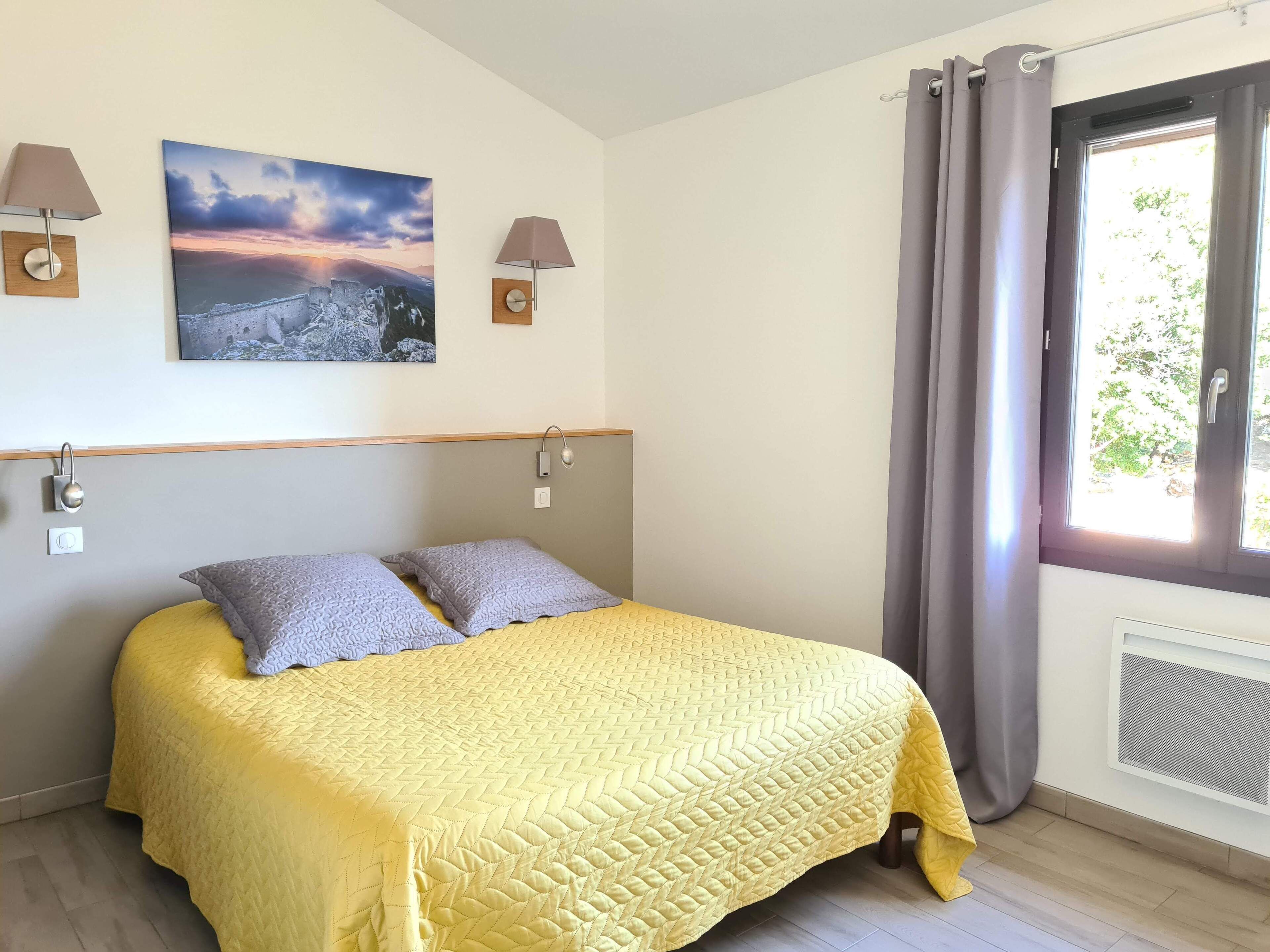 A recent comfortable cottage with exceptional views of the Cathar castles
