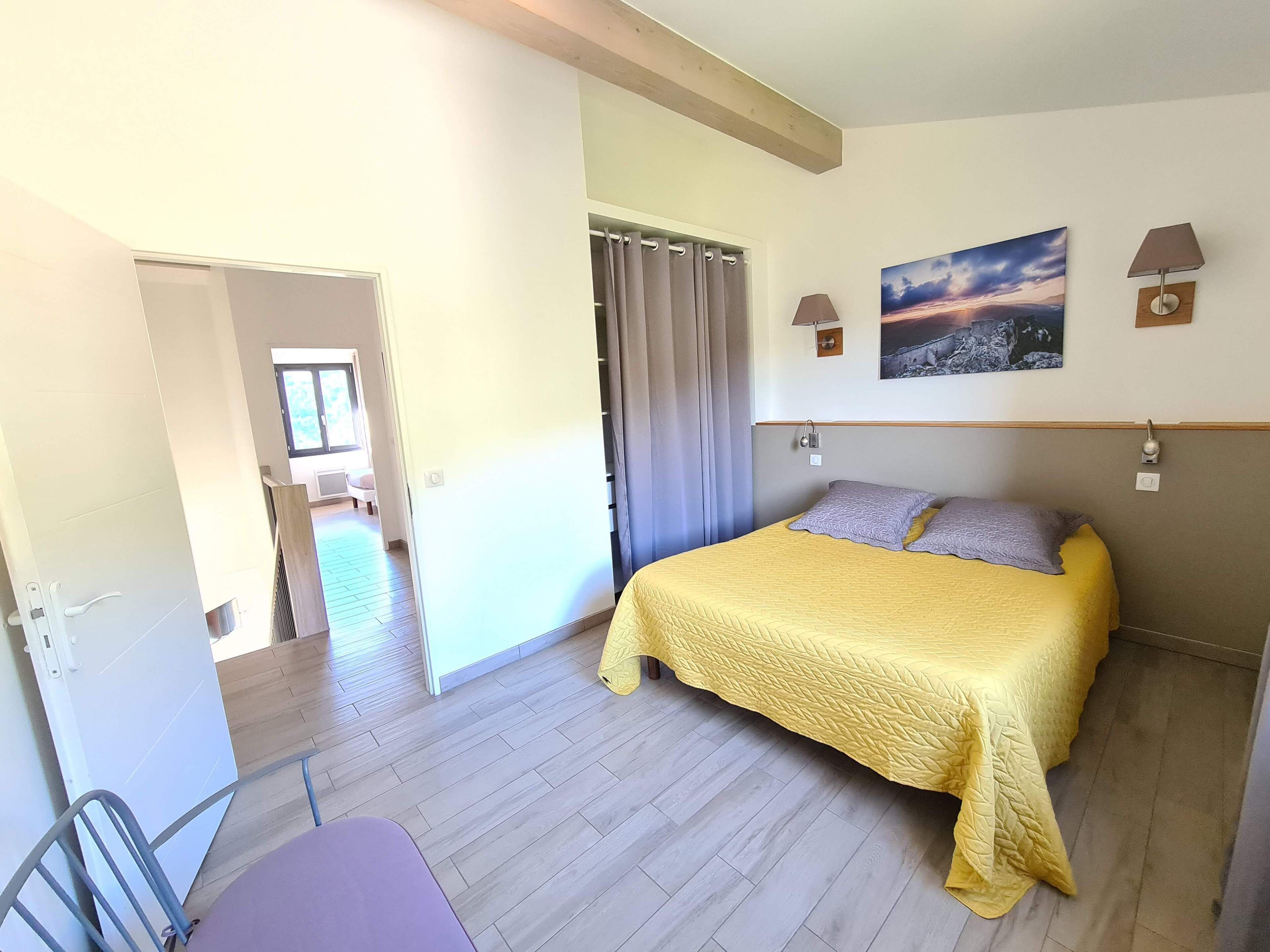 A recent comfortable cottage with exceptional views of the Cathar castles