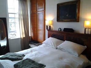 2 bedrooms, desk, iron/ironing board, free WiFi - Charming 2 bedrm home - border of Islington/Camden (nr King's Cross/St Pancras) (London)