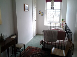 2 bedrooms, desk, iron/ironing board, free WiFi - Charming 2 bedrm home - border of Islington/Camden (nr King's Cross/St Pancras) (London)