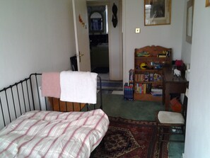 2 bedrooms, desk, iron/ironing board, free WiFi - Charming 2 bedrm home - border of Islington/Camden (nr King's Cross/St Pancras) (London)