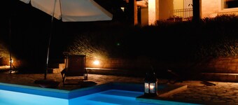 Villa Sofia: piscina privata, giardino maturo, vista sul mare