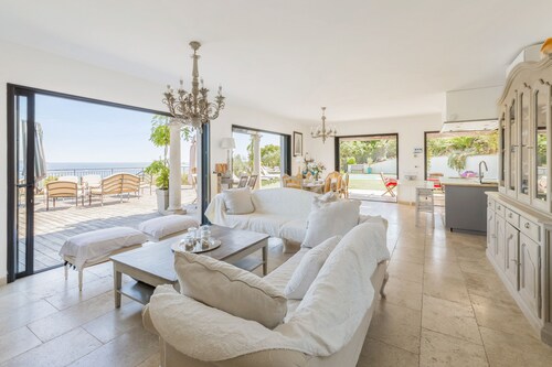 Villa de prestige GOLFE DE ST TROPEZ , piscine à 29 ° toute l'année, vue à 180 °