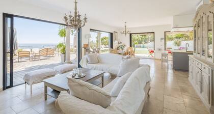 Villa de prestige GOLFE DE ST TROPEZ , piscine à 29 ° toute l'année, vue à 180 °