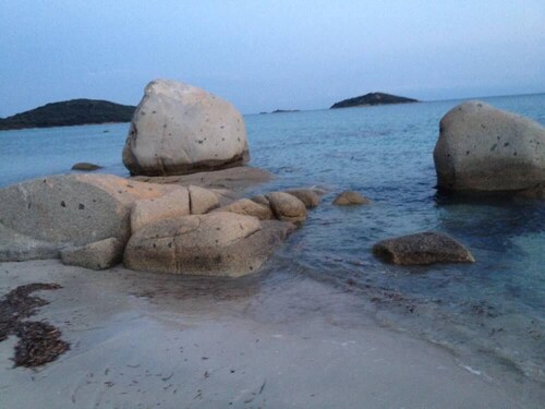 Gialla: Jolie maison de caractère, campagne, à proximité des plages.