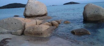 Gialla: Kauniin talon talo, maaseutu, lÀhellÀ rantoja.