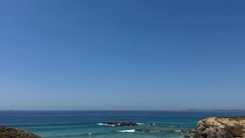 Una spiaggia nelle vicinanze