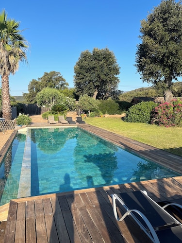 Villa récente avec piscine privée