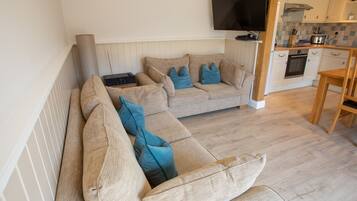 Tv, dvd-afspiller, bøger, stereoanlæg