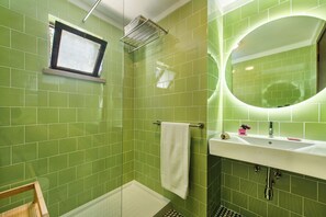 Combined shower/tub, hair dryer, towels, toilet paper