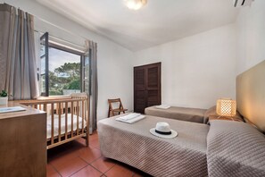2 bedrooms, in-room safe, iron/ironing board, travel cot
