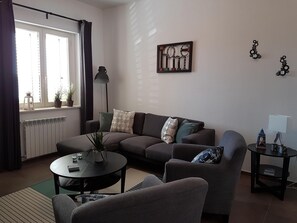 Smart-TV, Kamin, DVD-Player