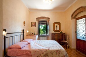 4 bedrooms, in-room safe, iron/ironing board, travel cot