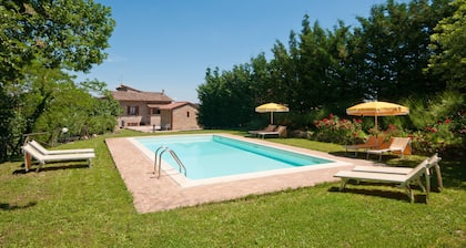 Toskana Villa 4 Schlafzimmer, jedes mit Bad, atemberaubender Aussicht, Pool, A/C