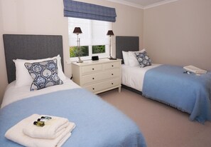 3 makuuhuonetta, silitysrauta/-lauta, ilmainen Wi-Fi, vuodevaatteet