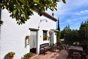 تناول الطعام بالخارج