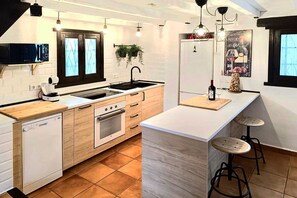 Frigorifero, microonde, lavastoviglie, macchina per tè/caffè