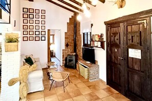 TV, caminetto, lettore DVD