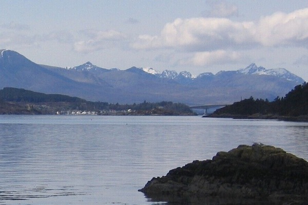Blick nach Skye - das Ferienhaus liegt rechts!