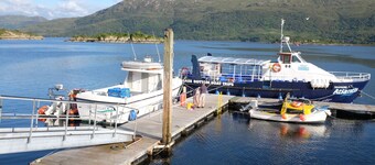 Prachtig afgelegen aanzienlijk huis aan zee met uitzicht op Skye
