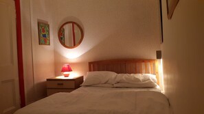 3 bedrooms, desk, iron/ironing board, travel cot