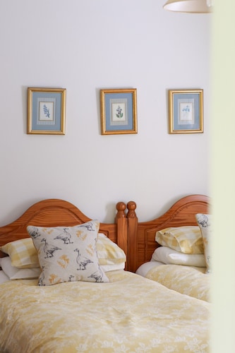 Charming Bungalow with countryside views, close to the South West Coast Path.