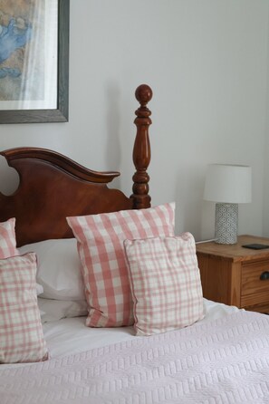 2 bedrooms, iron/ironing board, travel crib, free WiFi