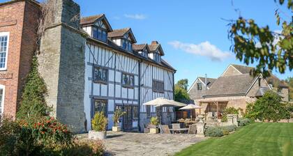 17th Century Manor House in Herefordshire village