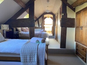 11 Schlafzimmer, Bügeleisen/Bügelbrett, Reisekinderbett