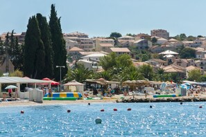 Una playa cerca