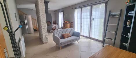 TV, fireplace, stereo