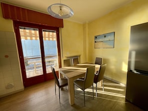 Dining - Large and bright apartment, parking and terrace overlooking the lake (Brenzone)