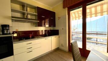 Kühlschrank, Herdplatte, Geschirrspüler