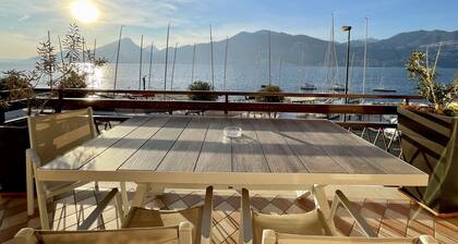 Grand et lumineux appartement, parking et terrasse donnant sur le lac