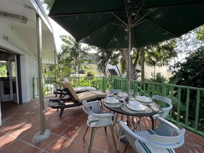 Outdoor dining - "Beachy"  Hideaway on the best beach on the West Coast (St Peter)