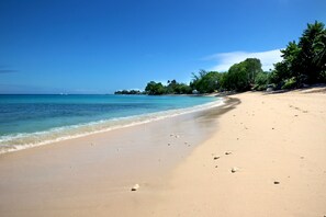 Beach nearby, sun-loungers, beach towels - "Beachy"  Hideaway on the best beach on the West Coast (St Peter)