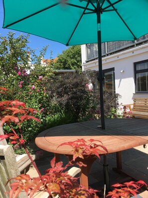 تناول الطعام بالخارج