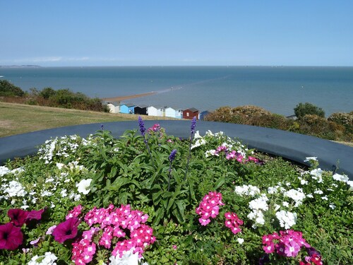 Moderni 2 vuodepaikkaa (nukkuu jopa 4), 50 metrin päässä merestä