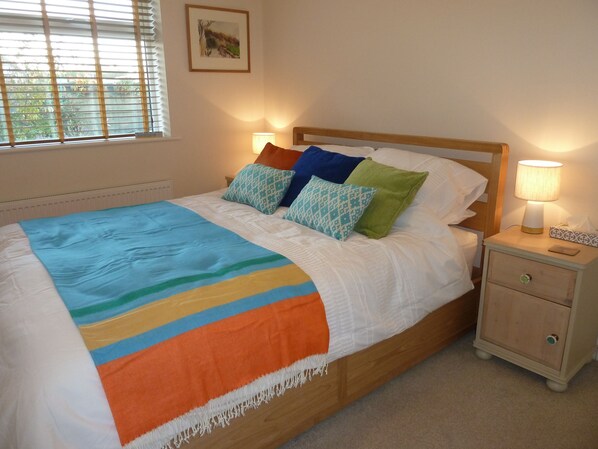 2 عدّة غرف نوم ومكواة/لوح كي وسرير سفر وواي فاي مجانًا