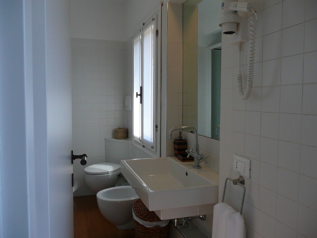 Luxury, sunny 1 bedroom apartment with large panoramic roof terrace.