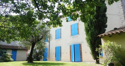 Grande maison de 300 m2 au pied de la Montagne Noire.